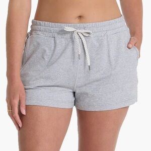 NEW Vuori Halo Performance Shorts - Women's Pale Grey Heather - woman’s medium